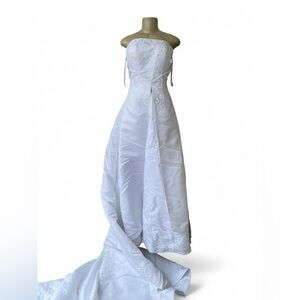 David's Bridal White Strapless Gown for Brides